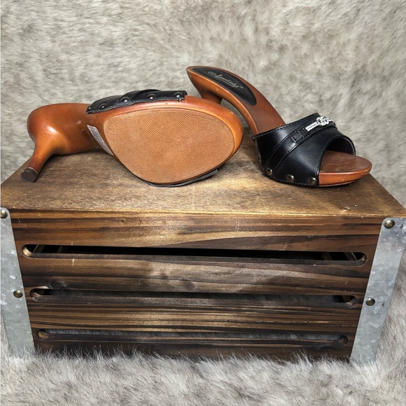 Black Women's Heeled Sandals - Picture 4 of 5